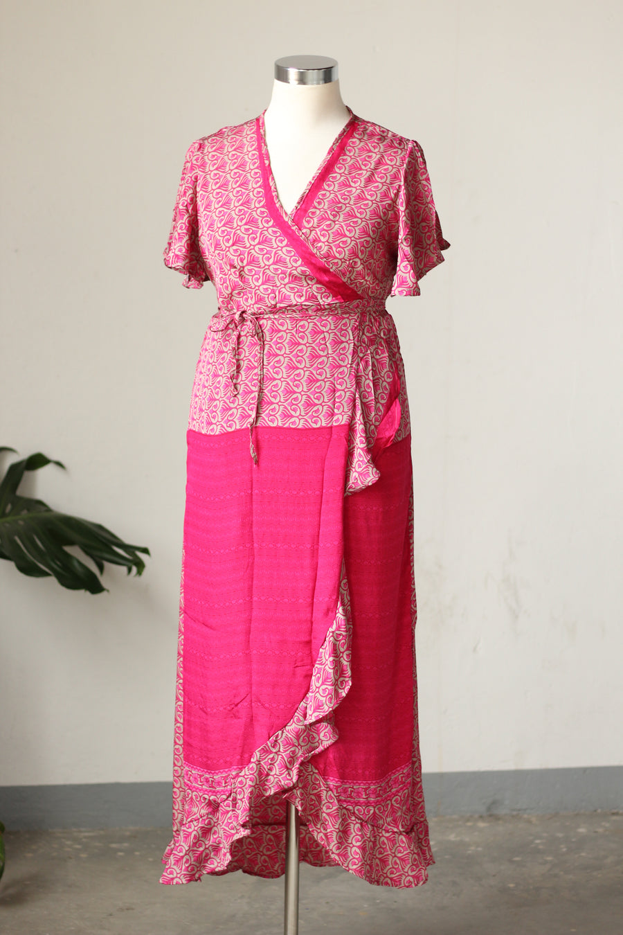 VIJNATRI Wrap Dress (L/XL)