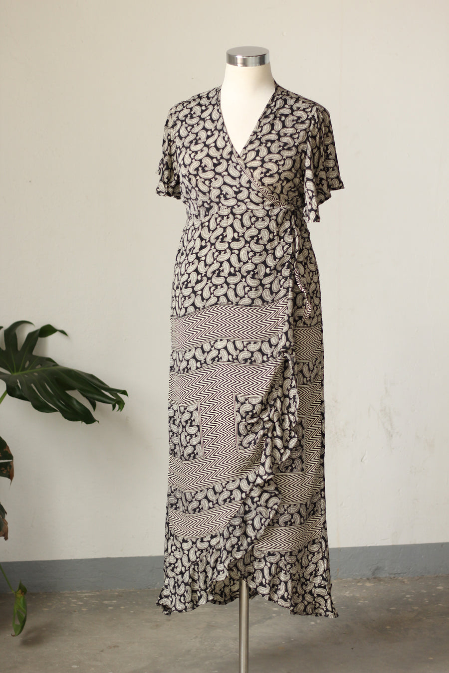 SUKSMA Wrap Dress (L/XL)