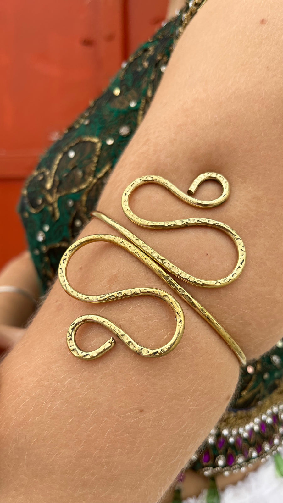 DEVI Brazalete Dorado